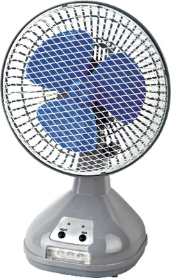 İyi bir fiyat. Gümüş ve Mavi Metal Araba Soğutma Fanı Şarj Edilebilir ve Standable çevrimiçi